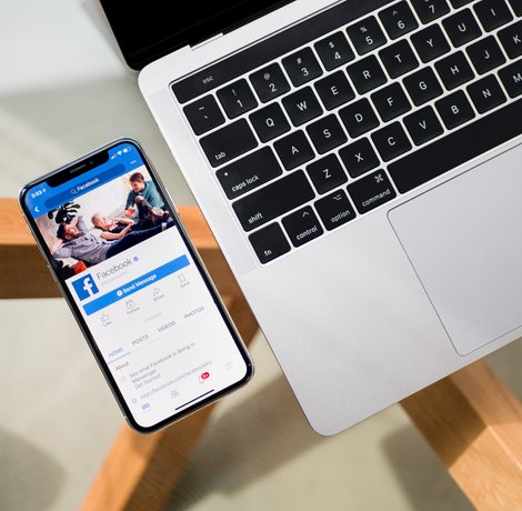 Følg os å¨Facebook